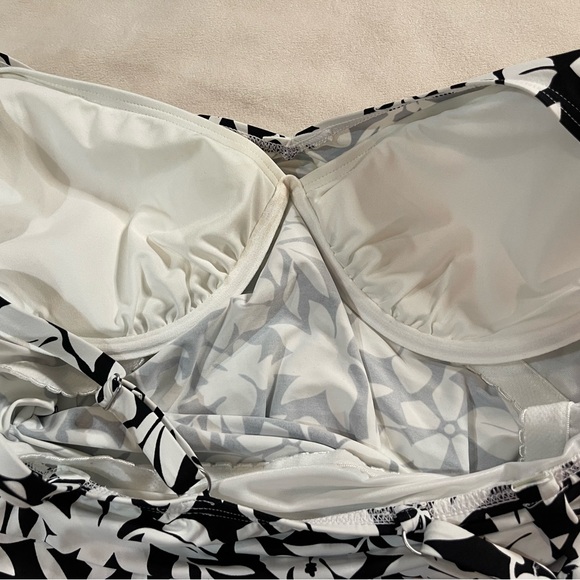 Lands' End Monochrome‎ Floral Tankini Top - Picture 9 of 9